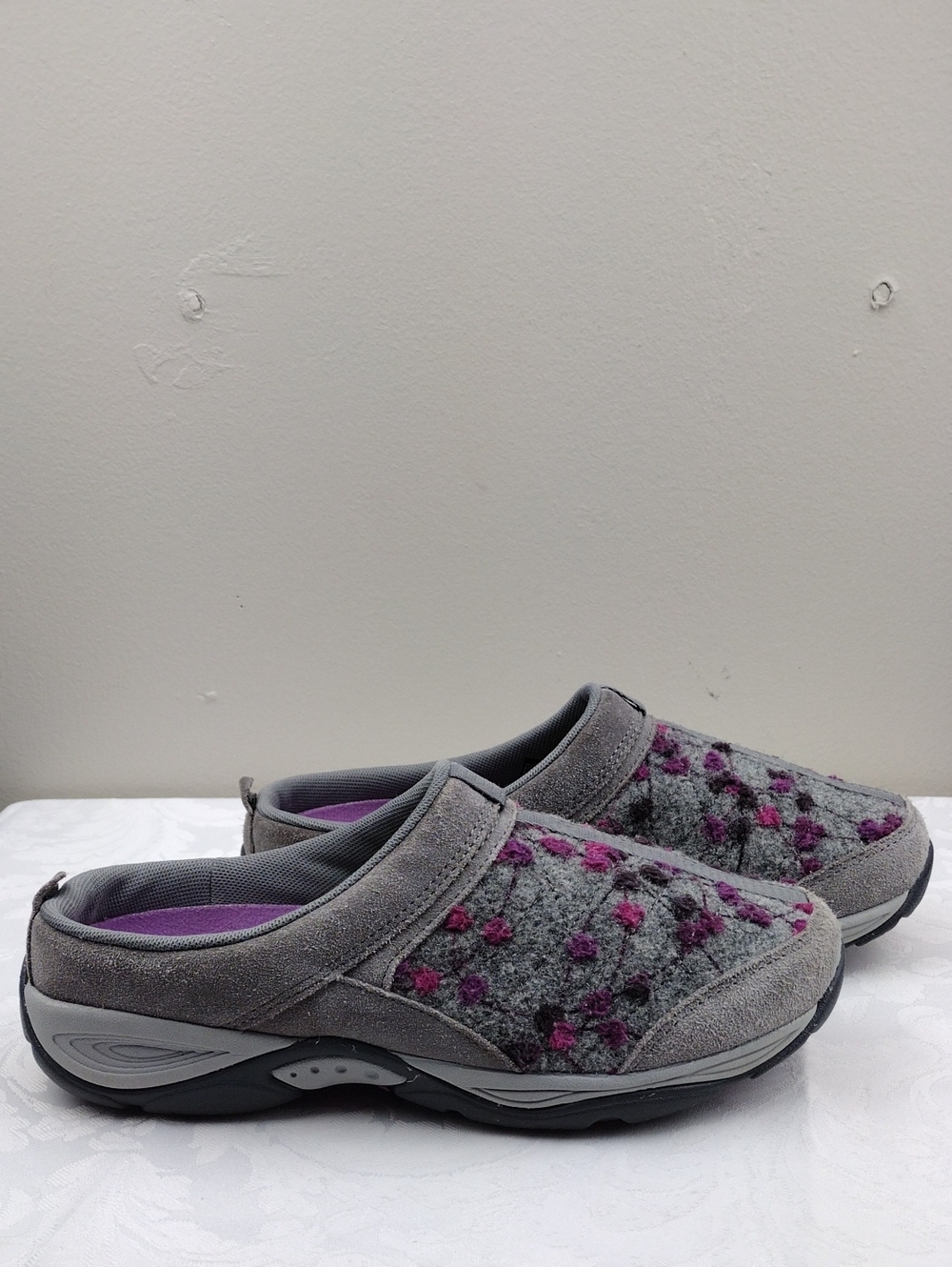 Easy Spirit Explore24 Eseztime Traveltime Grey Wool Suede Embroidery Floral Mule - Picture 4 of 16
